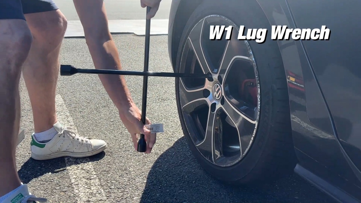 Loosening lug nuts while car on ground